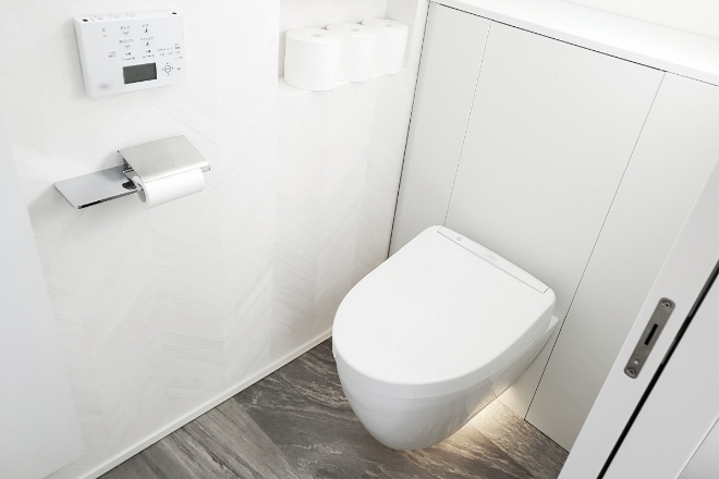 ・トイレ便器の交換
・手洗室の床壁・天井の塗装
・バリアフリー仕様への変更　等